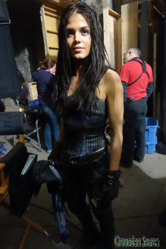 The 100 Season Three Behind the Scenes-25
