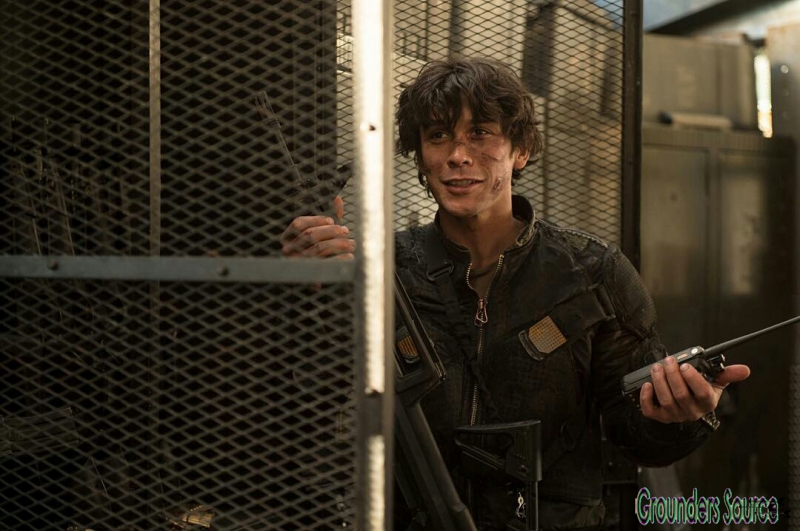 The 100 Season Three Behind the Scenes-18
