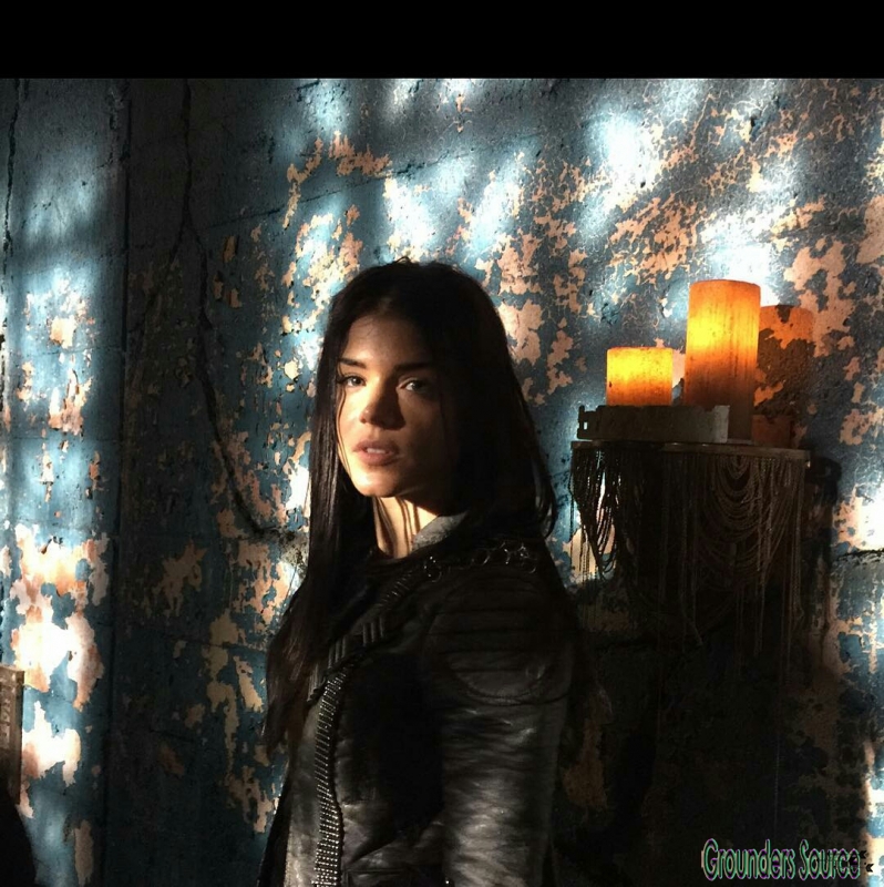 The 100 Season Three Behind the Scenes-7
