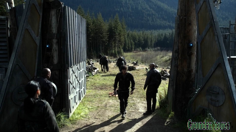 The 100 Season Three Episode Eight Terms and Conditions-2741
