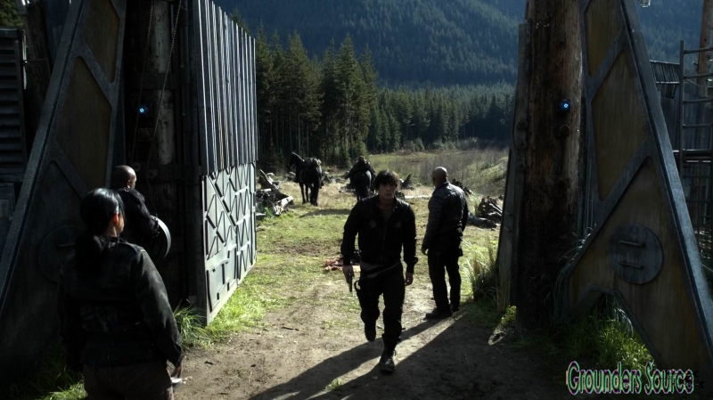 The 100 Season Three Episode Eight Terms and Conditions-2740
