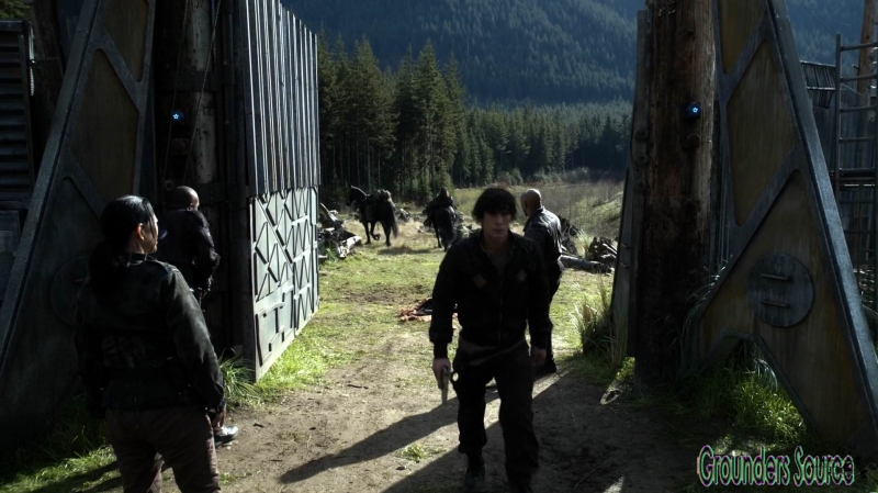 The 100 Season Three Episode Eight Terms and Conditions-2739
