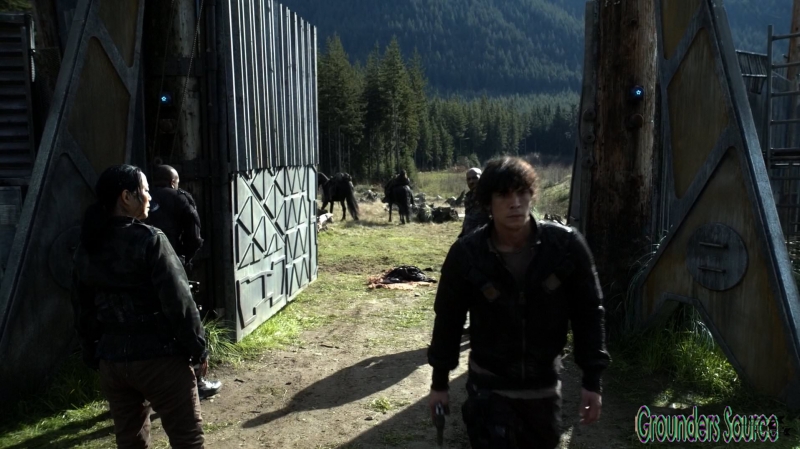 The 100 Season Three Episode Eight Terms and Conditions-2738
