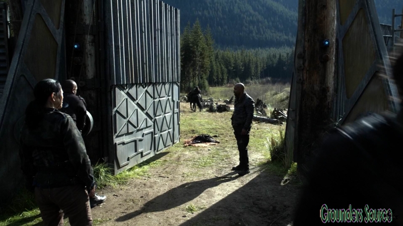 The 100 Season Three Episode Eight Terms and Conditions-2737
