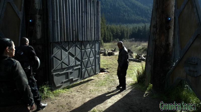 The 100 Season Three Episode Eight Terms and Conditions-2736
