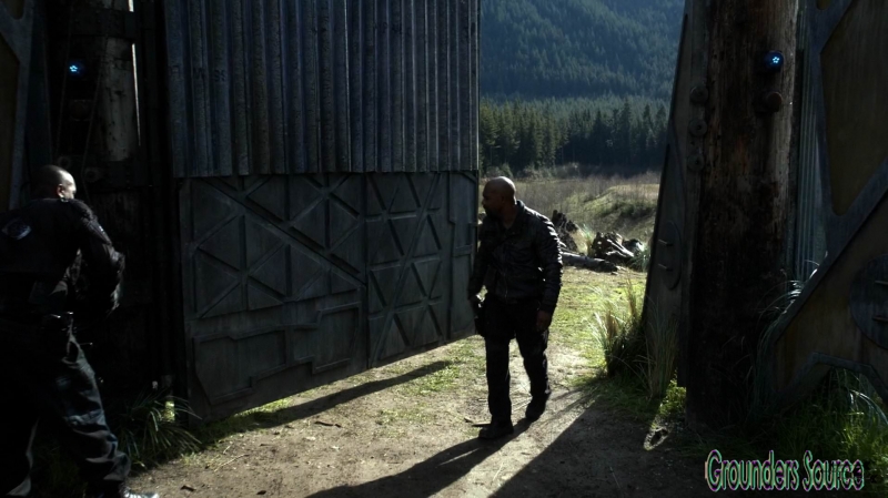 The 100 Season Three Episode Eight Terms and Conditions-2735

