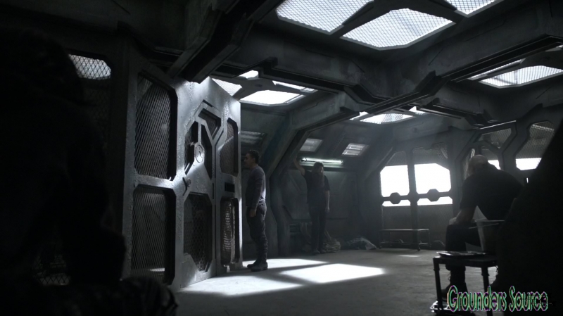 The 100 Season Three Episode Eight Terms and Conditions-815
