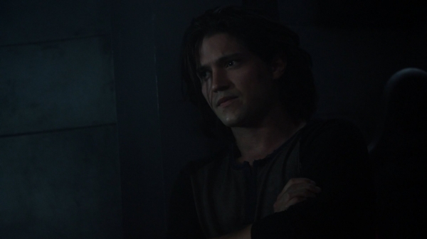 The Earth Kills Season One Episode Three-2086
