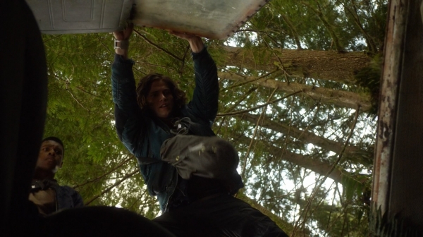 The Earth Kills Season One Episode Three-1720
