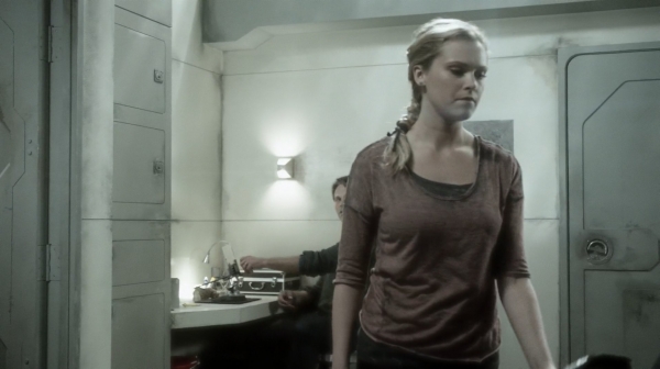 The Earth Kills Season One Episode Three-1061
