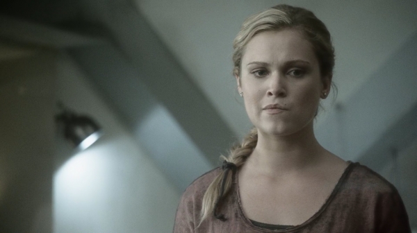 The Earth Kills Season One Episode Three-1049
