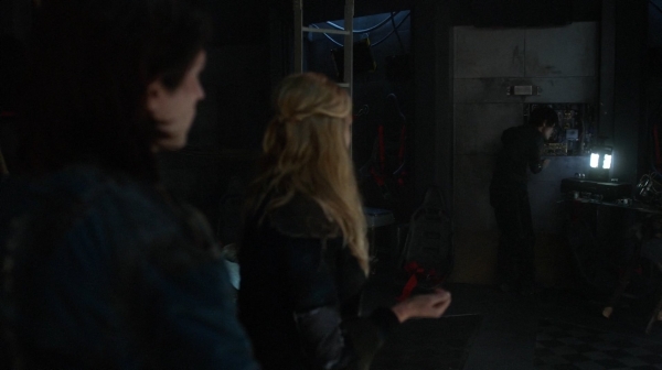 The 100 Captures Murphys Law Season One Episode Four-1287
