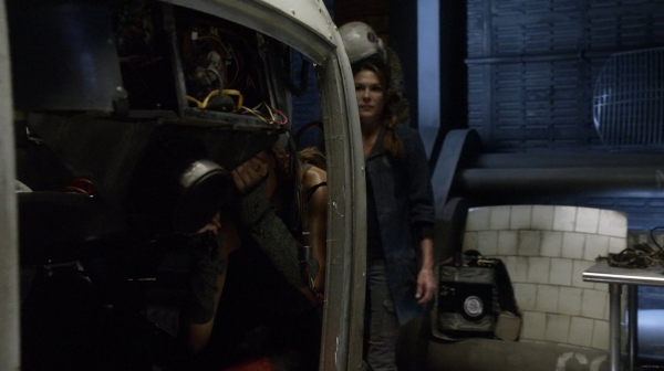 The 100 Captures Murphys Law Season One Episode Four-1162
