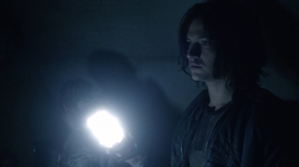 The 100 Captures Murphys Law Season One Episode Four-700
