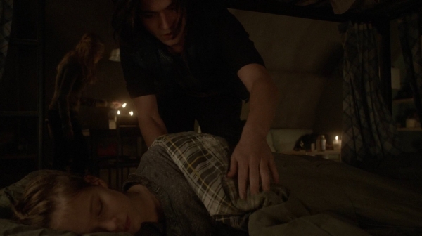The 100 Captures Murphys Law Season One Episode Four-694
