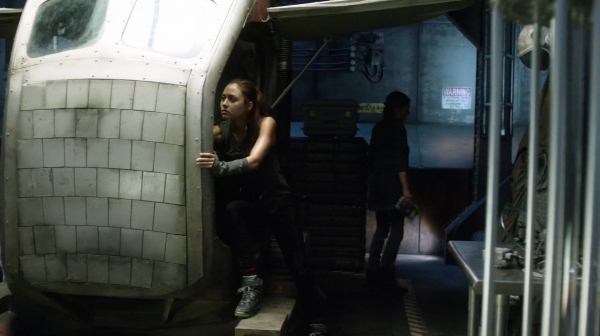 The 100 Captures Murphys Law Season One Episode Four-447
