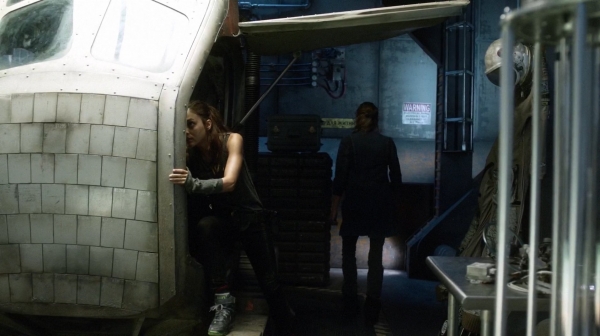 The 100 Captures Murphys Law Season One Episode Four-441
