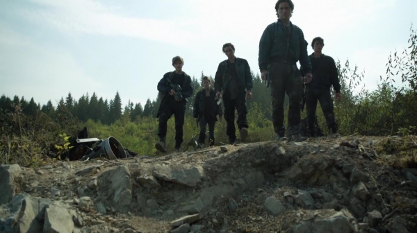 The 100 Many Happy Returns Season Two Episode Four-945
