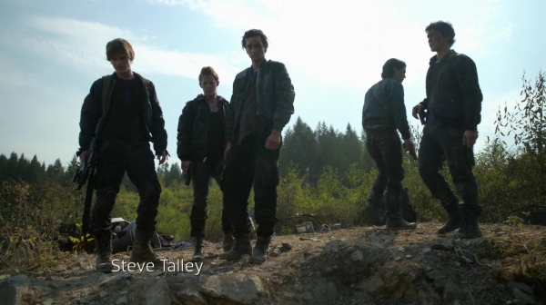 The 100 Many Happy Returns Season Two Episode Four-928
