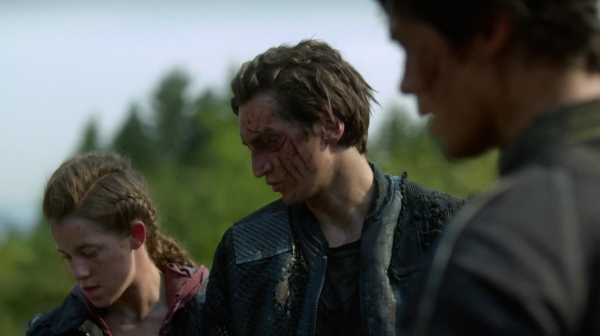 The 100 Many Happy Returns Season Two Episode Four-872
