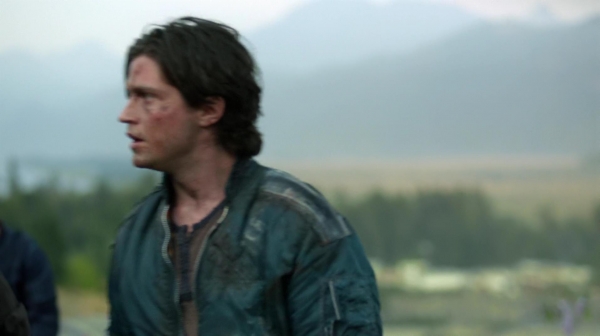 The 100 Many Happy Returns Season Two Episode Four-867
