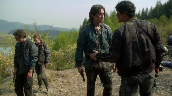 The 100 Many Happy Returns Season Two Episode Four-560
