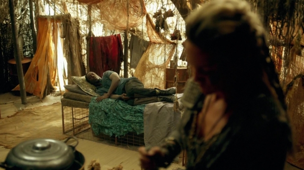 The 100 Many Happy Returns Season Two Episode Four-514
