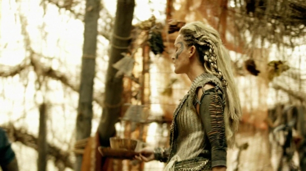 The 100 Many Happy Returns Season Two Episode Four-476
