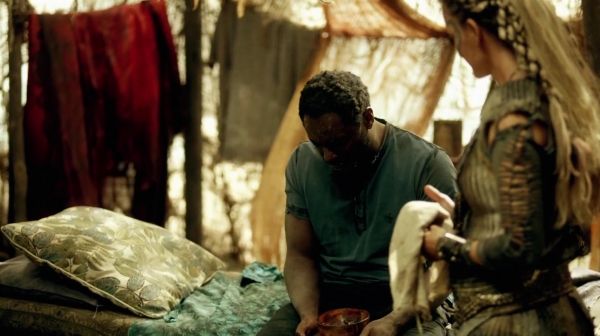 The 100 Many Happy Returns Season Two Episode Four-447
