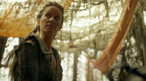The 100 Many Happy Returns Season Two Episode Four-369
