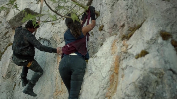 The 100 Many Happy Returns Season Two Episode Four-203
