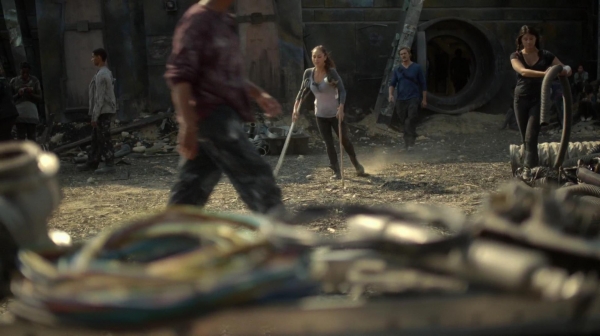 The 100 Many Happy Returns Season Two Episode Four-128
