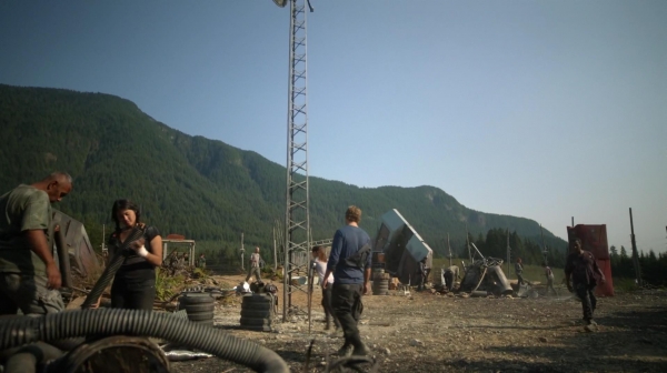 The 100 Many Happy Returns Season Two Episode Four-125
