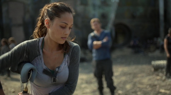 The 100 Many Happy Returns Season Two Episode Four-122
