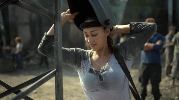 The 100 Many Happy Returns Season Two Episode Four-117
