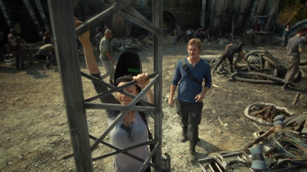 The 100 Many Happy Returns Season Two Episode Four-112
