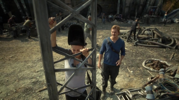 The 100 Many Happy Returns Season Two Episode Four-111
