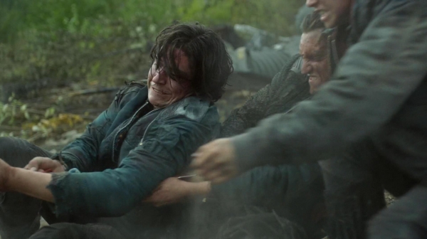 The 100 Many Happy Returns Season Two Episode Four-43

