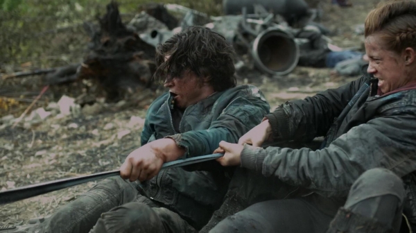 The 100 Many Happy Returns Season Two Episode Four-33
