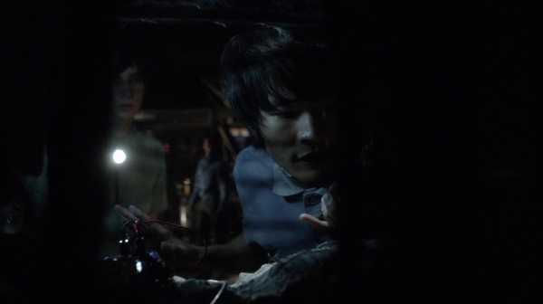 The 100 Season Two Episode Nine Remember Me-1300
