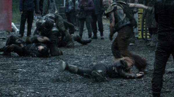 The 100 Season 2 Episode 10 Survival Of The Fittest-159
