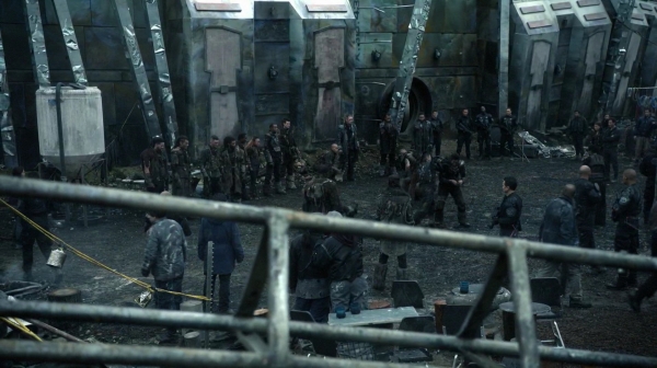 The 100 Season 2 Episode 10 Survival Of The Fittest-98
