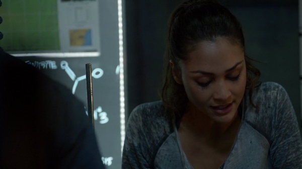 Bodyguard of Lies The 100 Season 2 Episode Fourteen-1705
