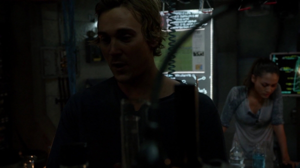 Bodyguard of Lies The 100 Season 2 Episode Fourteen-1691
