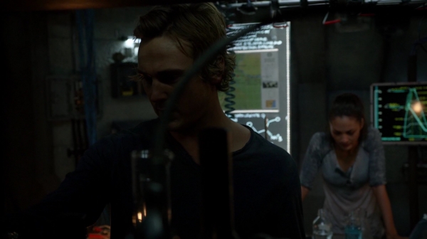 Bodyguard of Lies The 100 Season 2 Episode Fourteen-1689
