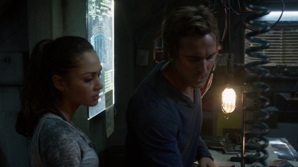 Bodyguard of Lies The 100 Season 2 Episode Fourteen-1670

