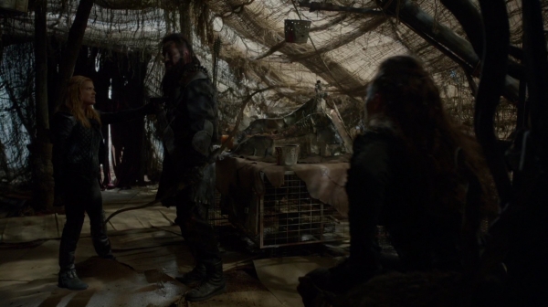 Bodyguard of Lies The 100 Season 2 Episode Fourteen-1223
