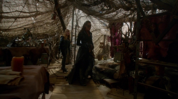 Bodyguard of Lies The 100 Season 2 Episode Fourteen-1209
