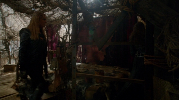 Bodyguard of Lies The 100 Season 2 Episode Fourteen-1207
