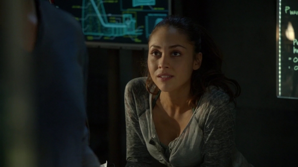 Bodyguard of Lies The 100 Season 2 Episode Fourteen-915
